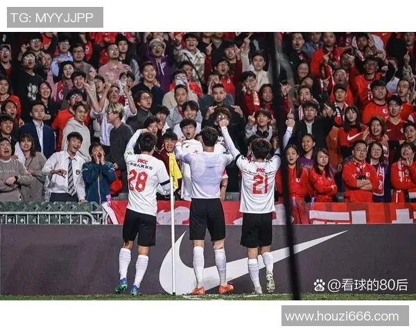 足球明星亲自送球衣视频曝光球迷们的梦想成真瞬间回顾